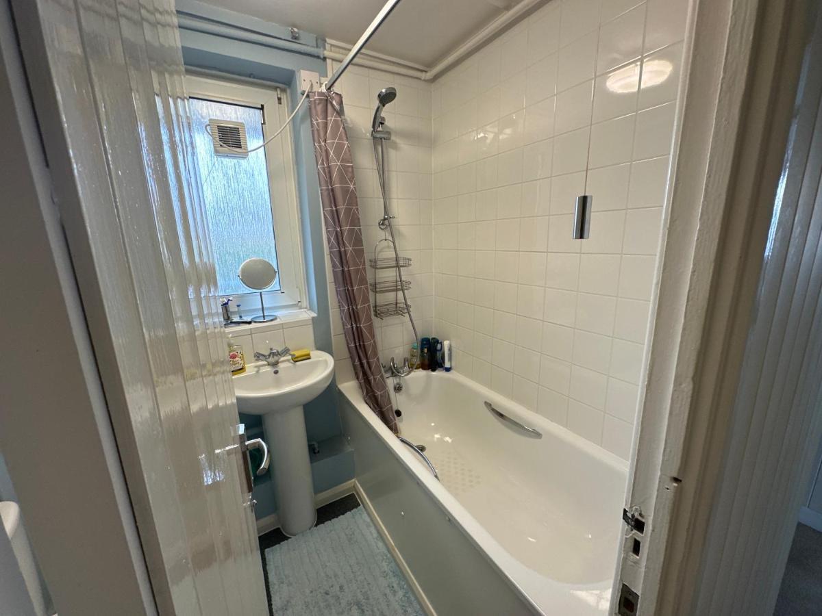 Cozy In Shared Near Canary Wharf Gazde/Camere de închiriat *
